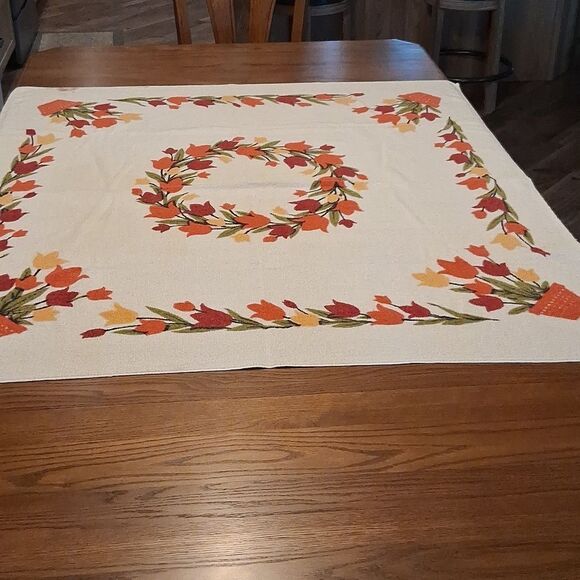 Vintage tulips design terry cloth tablecloth - 50" X 40" - Picture 2 of 6